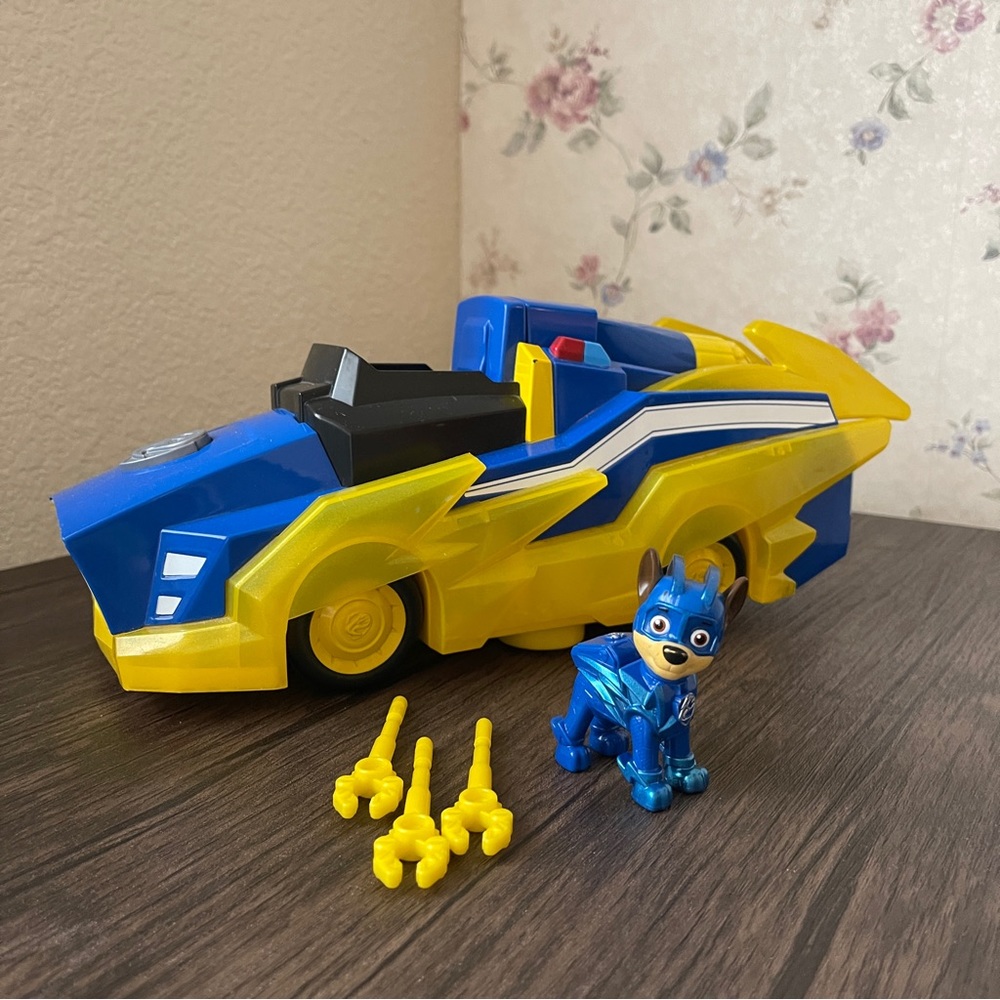 Paw Patrol Mighty Pups Charged Up Chase Transforming Deluxe Vehicle